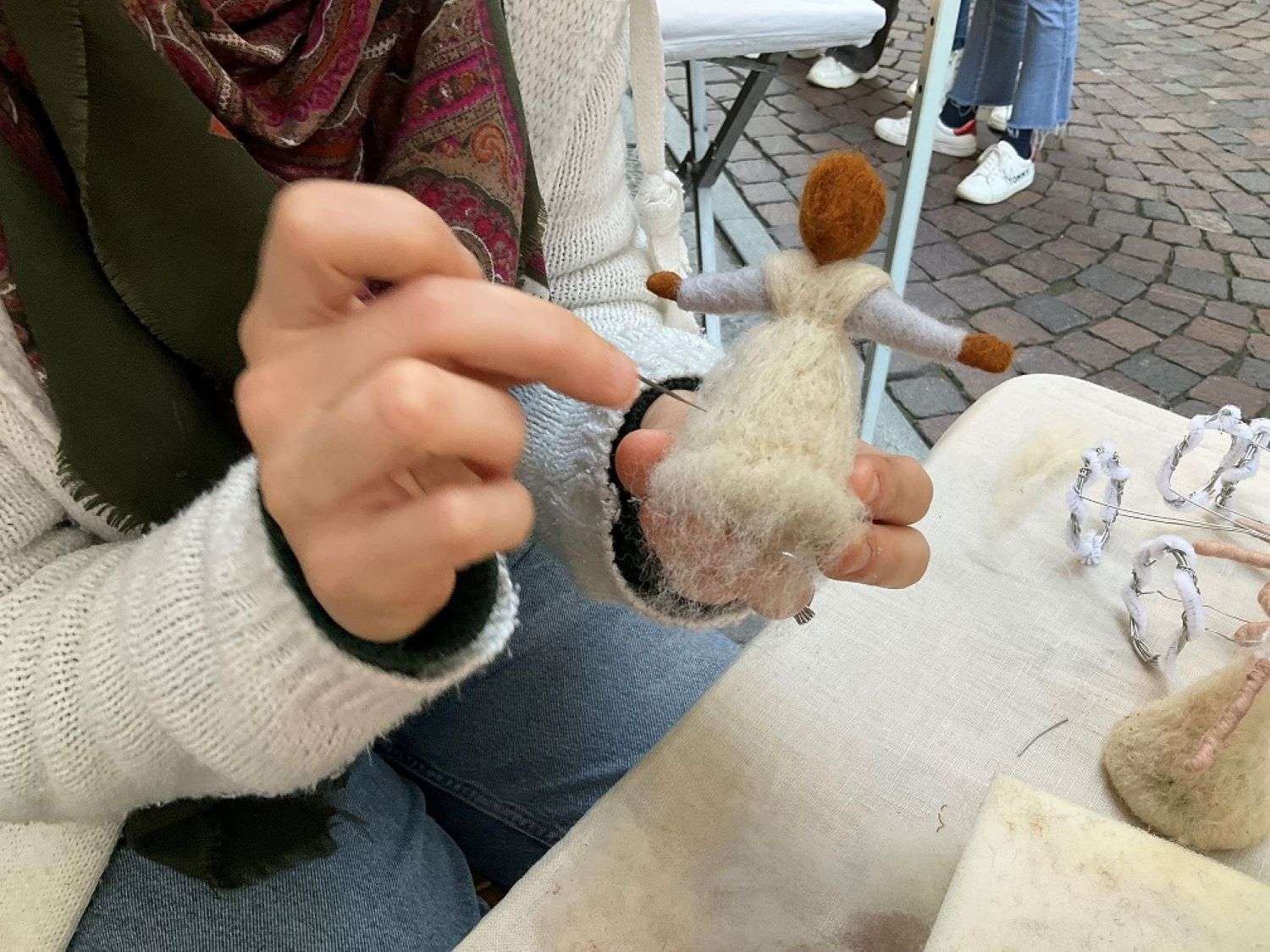 Una storia fra le mani: il mercatino degli artigiani piemontesi colora il Natale