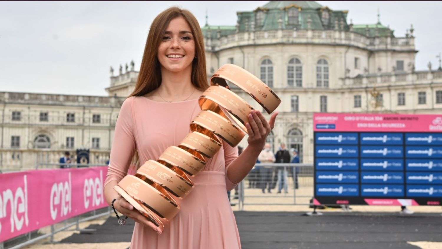 Al via la seconda tappa del Giro d’Italia, si parte alle 12,40 da Stupinigi, l’arrivo sarà a Novara