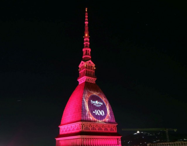 Amadeus dà inizio al conto alla rovescia verso Eurovision e la Mole si illumina