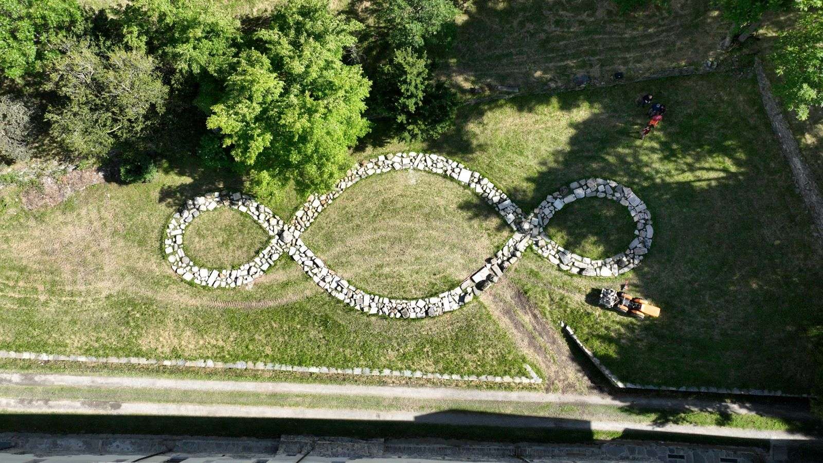 Il Terzo Paradiso di Michelangelo Pistoletto approda all’Abbazia di Novalesa