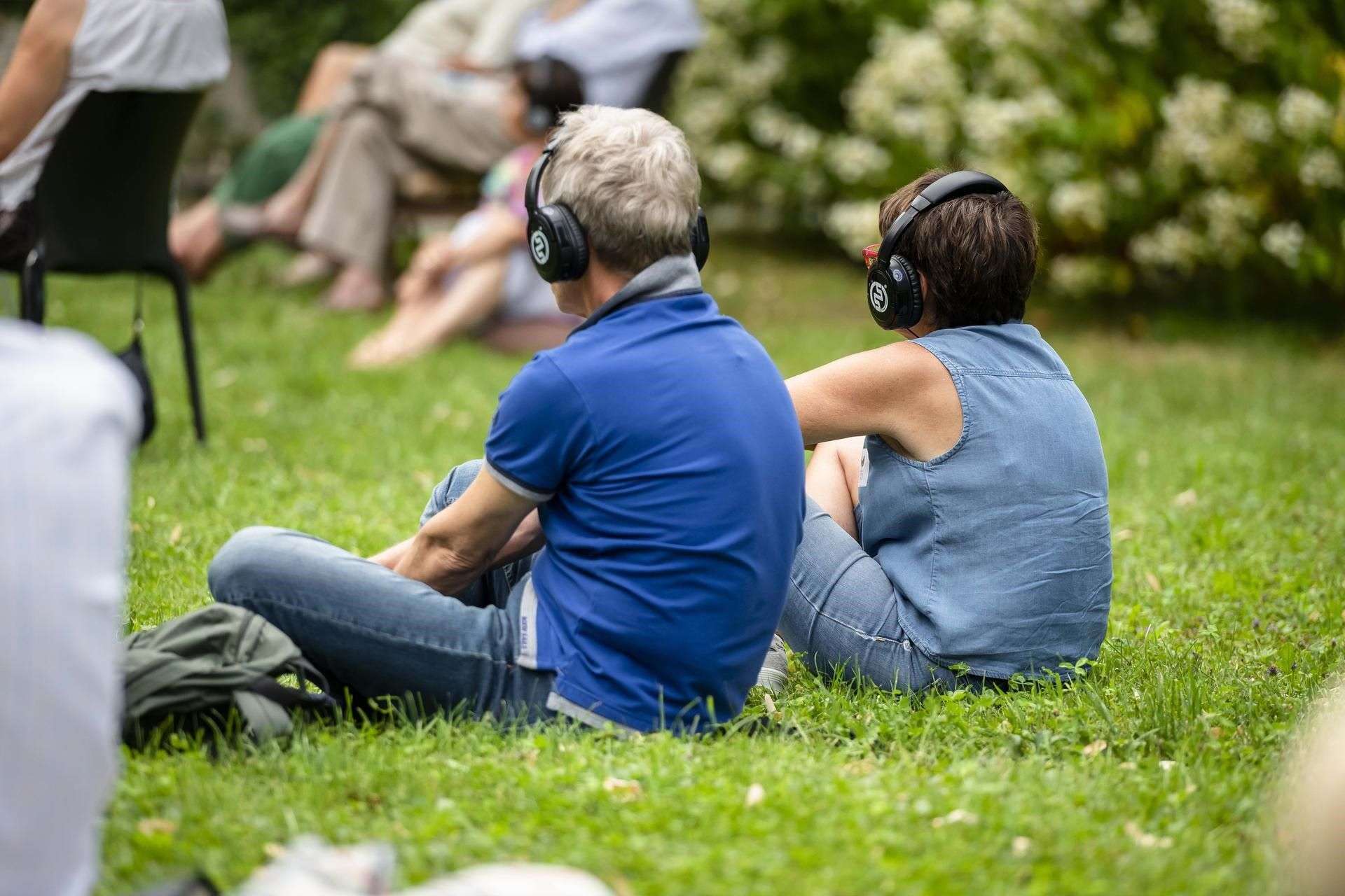 Al Castello di Miradolo debutta “Cinema nel Parco” in silent system