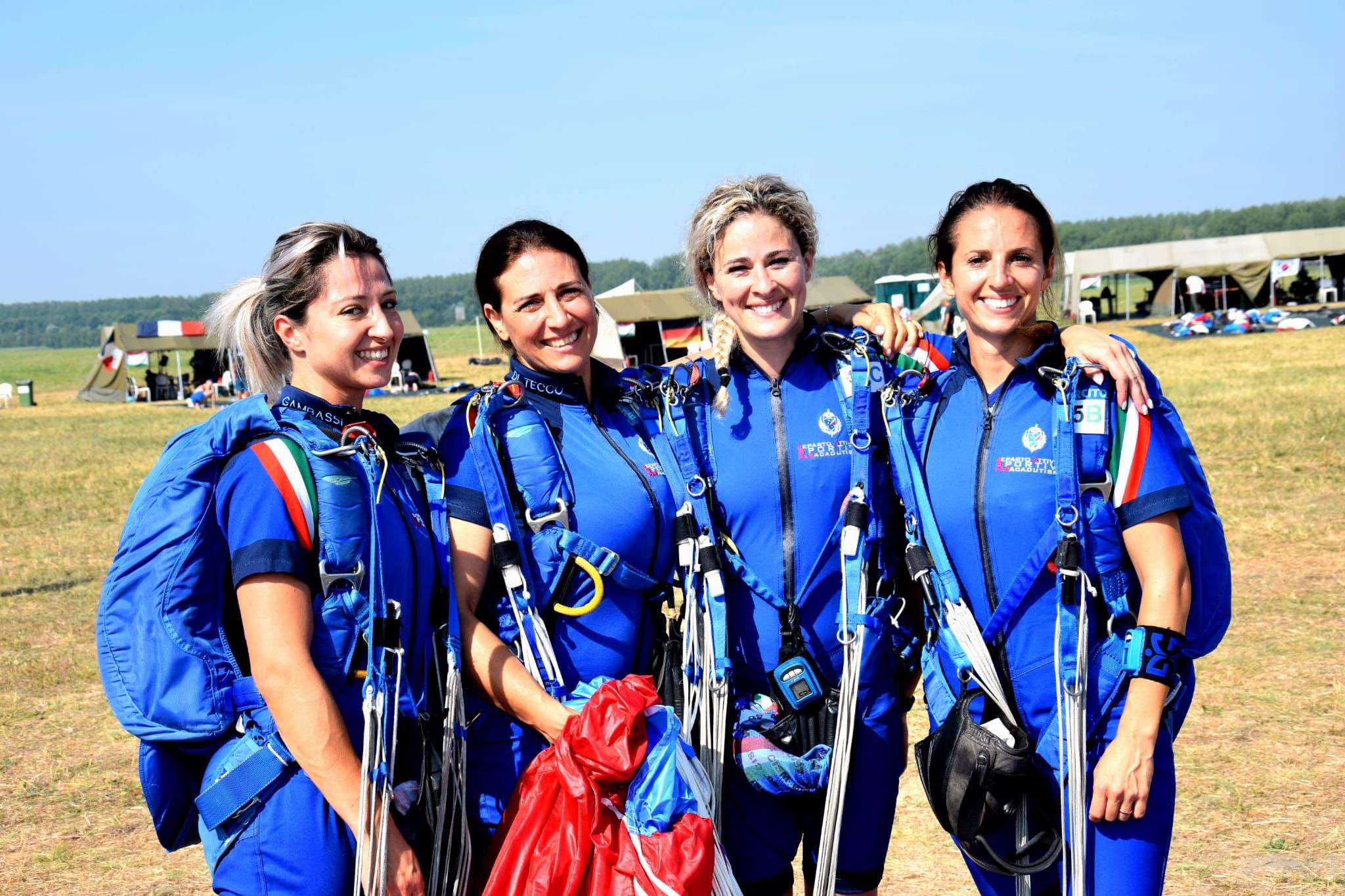 In volo sul cielo di Torino con l’Esercito italiano: spettacolo, acrobazie e colori