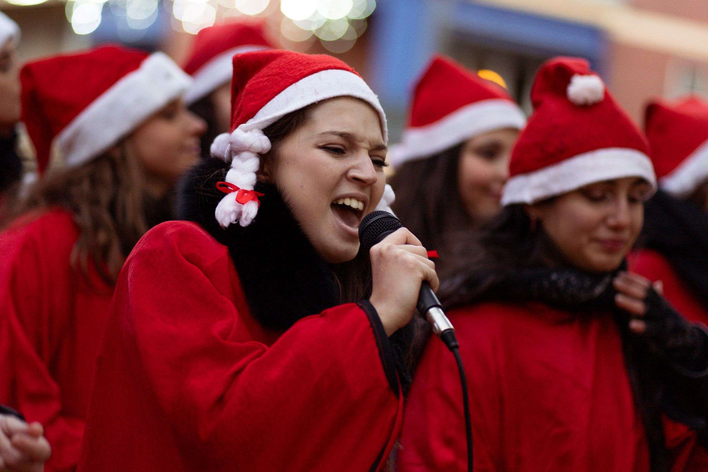 Le canzoni di Natale per le strade del capoluogo piemontese con The Gypsy Gospel Choir di Torino