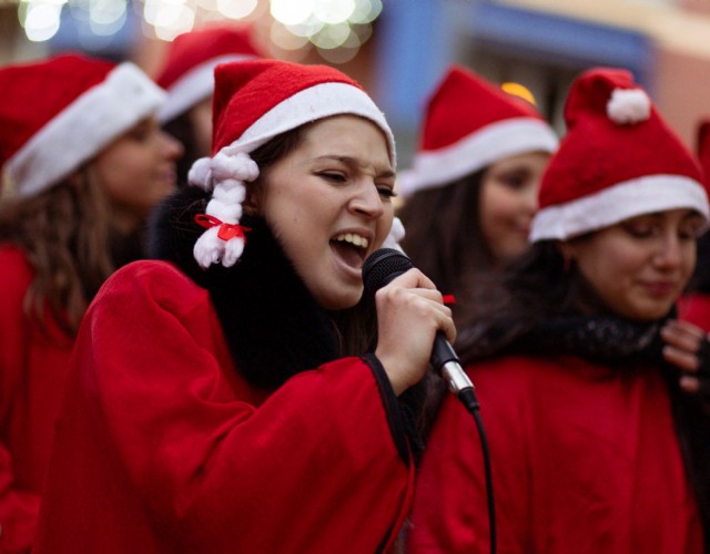 Le canzoni di Natale per le strade del capoluogo piemontese con The Gypsy Gospel Choir di Torino