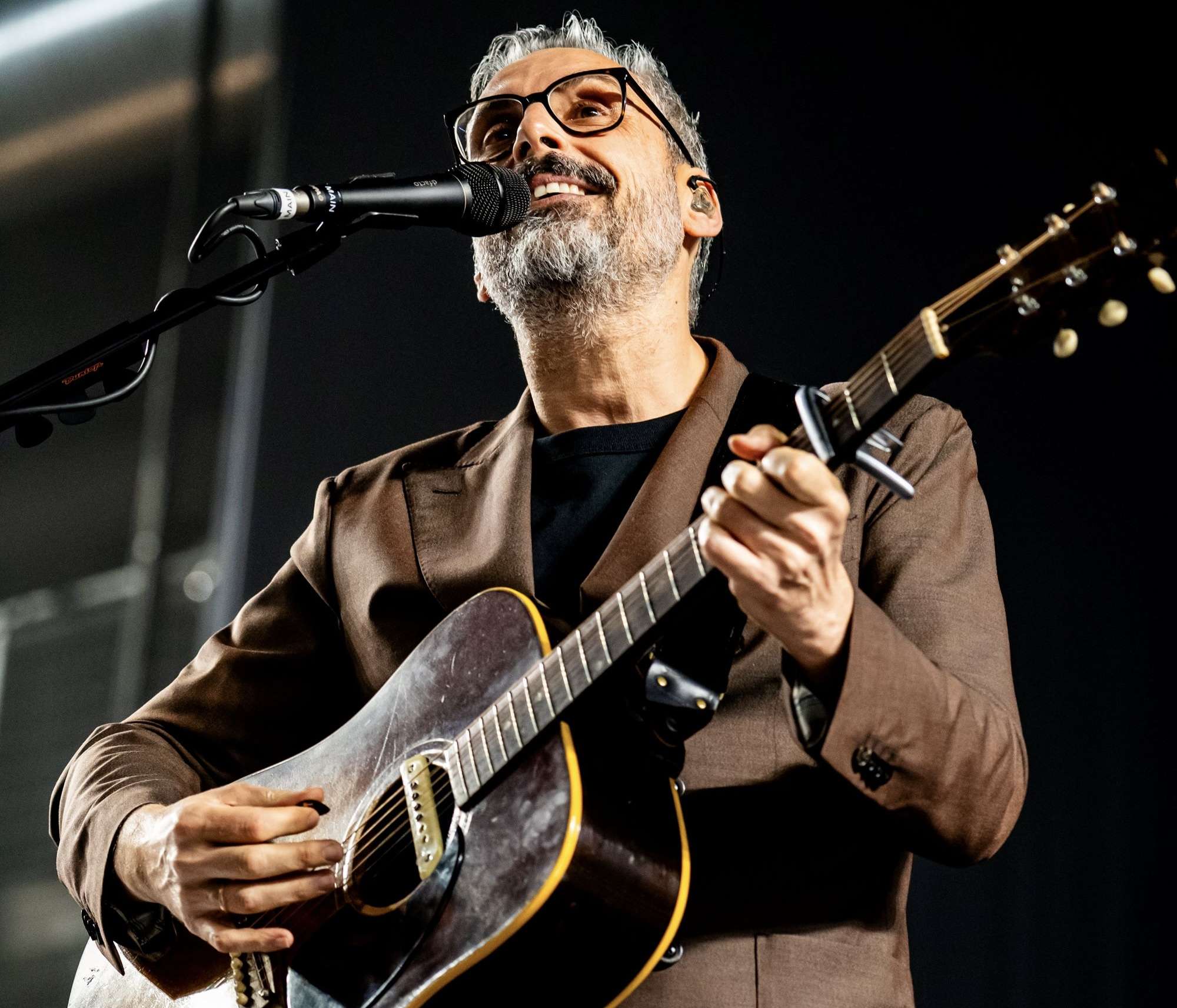 Brunori Sas in concerto a Torino con la sua musica-poesia da vero cantautore