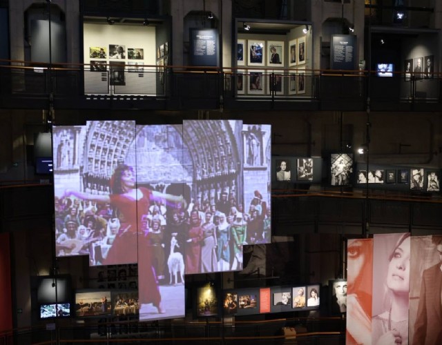 Photocall, in Mole Antonelliana una mostra sul rapporto tra attori, attrici e fotografia